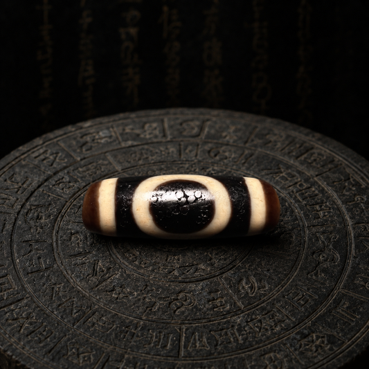 One-Eye Dzi bead meaning for clarity, focus, and stillness